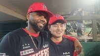 단타 치는 법을 잊었다…‘데뷔 후 4안타 모두 홈런’ 아데를린, KBO 최초의 비결은? [SD 사직 인터뷰]