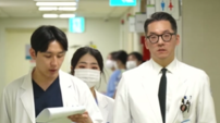 전현무 “형권아!”…‘김태우 닮은꼴’ 의사 후배 등장에 급 친분 (사당귀)