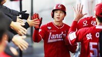 ‘타율 0.441’ SSG 박성한, ‘10홈런’ 김도영 제치고 생애 첫 3·4월 월간 MVP 수상