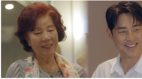 김성수 母, 방송 최초 등장…붕어빵 외모 눈길