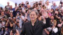 ‘정치 거리두기’ 베를린과 달랐다…칸 박찬욱 “예술 속 정치, 적 아니야”