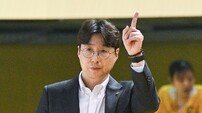 KB스타즈, 통합우승 이끈 김완수 감독과 3년 재계약