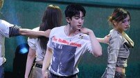 박진영, 아이돌 모먼트 최고야 짜릿해…팬들과 컴백 쇼케이스 성료