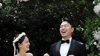 이시언, 결혼 5년 만 아들 품에…“태어난 김에 건강하게”