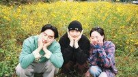 변우석, 얼굴 반 덮은 꽃받침…이광수·지예은 케미 터졌다 [SD셀픽]