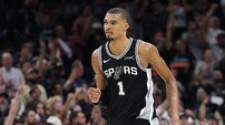 ‘웸반야마 28점’ 샌안토니오, OKC 대파→‘서부 파이널 7차전으로’
