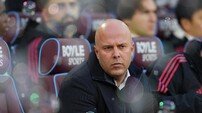 리버풀, 슬롯 감독 경질…EPL 5위 부진 책임 물어 결별, 후임 사령탑으로 본머스 돌풍 이라올라 선임 유력