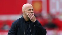 ‘EPL 우승→5위 추락’ 리버풀, 슬롯 감독 경질 ‘팀 개편 돌입’