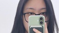 이영지, 염색사진 올렸다가 곤욕 ‘또 선거철 낙인찍기?’