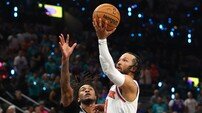 ‘브런슨 30점 X 클러치 폭격’ 뉴욕, ‘NBA 파이널 1차전 잡았다’
