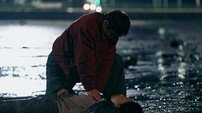 오정세, 의식 잃은 김신록 발견…놀란 표정 (오십프로)