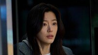 전지현이 곧 ‘군체’…400만 돌파 이끈 열연