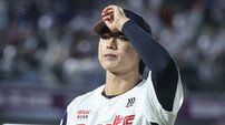 “삼진 잡으려는 생각 너무 강해”…흔들리는 ‘슈퍼루키’ 김태형 감독의 진단은? [SD 사직 브리핑]