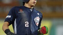 롯데 3연속 실책에 땅볼 치고 득점한 두산 김민석 “홈에 아무도 없어 빈틈 파고들었다”