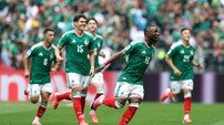 ‘2차전 한국 상대’ 멕시코, 개막전서 ‘2명 퇴장’ 남아공에 2-0 완승 [월드컵]