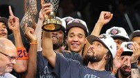 ‘45점 브런슨 MVP’ 뉴욕, 샌안토니오 꺾고 53년 만에 ‘파이널 우승’ 