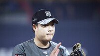 ‘1이닝 7실점’ 한승혁 2군 보낸 이강철 KT 감독 “마음 추스르고 와”