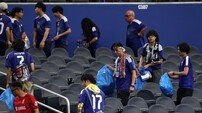 ‘이제는 전통’ 일본 축구 팬 ‘관중석 청소’ 또 큰 주목 “28년 전부터 쭉~”