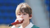 방탄소년단 뷔 자작곡, 佛 대통령 공식 SNS 등장…G7서 울렸다