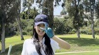 제니의 새 취미는 골프…레슨부터 필드 라운드까지 “굿샷”