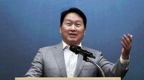 최태원 회장, “AI 시대 연결과 협력으로 큰 인재 숲 이뤄야”…신진학자상 신설해 52년 인재 생태계 완성