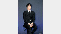 마크, 인종차별 상징 의상 논란 사과…“책임 통감”