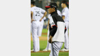 일단 단독 선두로 반환점 돈 LG 염경엽 감독 “1등 확정 위해선 ‘+30’ 이상을 해야 한다”
