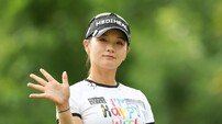 박현경, JLPGA 투어 어스 몬다민컵 우승…일본 무대 첫 승 수확