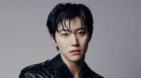 곽동연, 더블랙레이블 이적 후 새 프로필 공개…절제된 카리스마