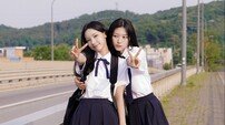 “리센느 야호” 원이·미나미, 교복 비주얼 공개…태연 ‘만찬가’ MV 화제