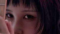 권진아, 파격 변신 통했다…처피뱅으로 완성한 록스타 비주얼