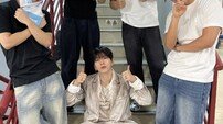 가족이잖아…몬스타엑스, 솔로 기현 응원 출격…서프라이즈 성공적