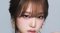 최예나, 日 화보 장식…강렬 눈빛으로 반전 매력