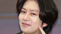 김희철, ‘거꾸로 태극기’ 일침 후 해명…“좌우 떠나 우리나라 국기”[SD이슈]