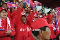 [2010남아공-김진회기자의 월드컵동행기] 북한 응원단, 자비 들여 남아공 찾아…외신도 뜨거운 관심