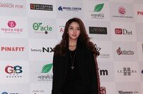 [포토] 김라나, 걸그룹 아닌 모델로… ‘차도녀룩’ 완벽소화