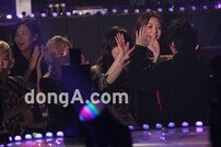 [포토] 소녀시대, 슈퍼주니어 서울가요대상에 ‘기립 축하’
