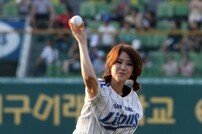 [포토] ‘미코 미’ 김나연, 우윳빛 꿀벅지 자태로 파워풀한 시구
