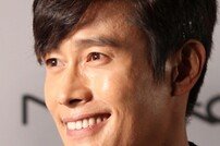 이병헌, 홍콩서 올해의 스타상 수상 “도전은 계속된다”