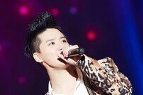“이렇게 섹시한 남동생도 있나요?”… XIA 준수, 태국 투어콘서트 온몸으로 노래하다