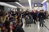 김재중, 평일 日 입국에 500명 팬 공항 운집 ‘역시 JYJ’