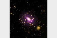 슈퍼 블랙홀 포착, 태양의 100억 배 크기? ‘소름’