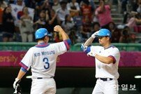[한국 대만 야구 중계]오재원, 홈런 세리머니… 박찬호·이승엽 방송사 해설 나서