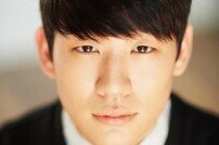 버나드 박, ‘난’으로 음원차트 장악…김동률과 1,2위 다툼