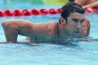 ‘수영황제’ 펠프스 8개월만의 복귀전에서 접영 100m 우승