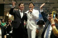 태진아, 디너쇼서 팬들과 ‘전통시장’ 합창 장관
