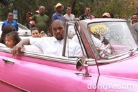 [할리우드DA:다] 킴 카다시안♥칸예 웨스트, 화보같은 쿠바 가족여행