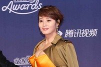 [화보] 김혜수, 시상식 압도하는 명불허전 드레스 자태