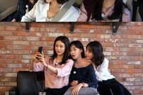 [TV체크] ‘택시’ 김희정-서유정-강래연 “혼족의 조건은 일-친구-취미”