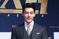 [DA:피플] ‘비인두암’ 김우빈, 장발+핼쑥 근황 “더 건강해져 돌아오길” (종합)